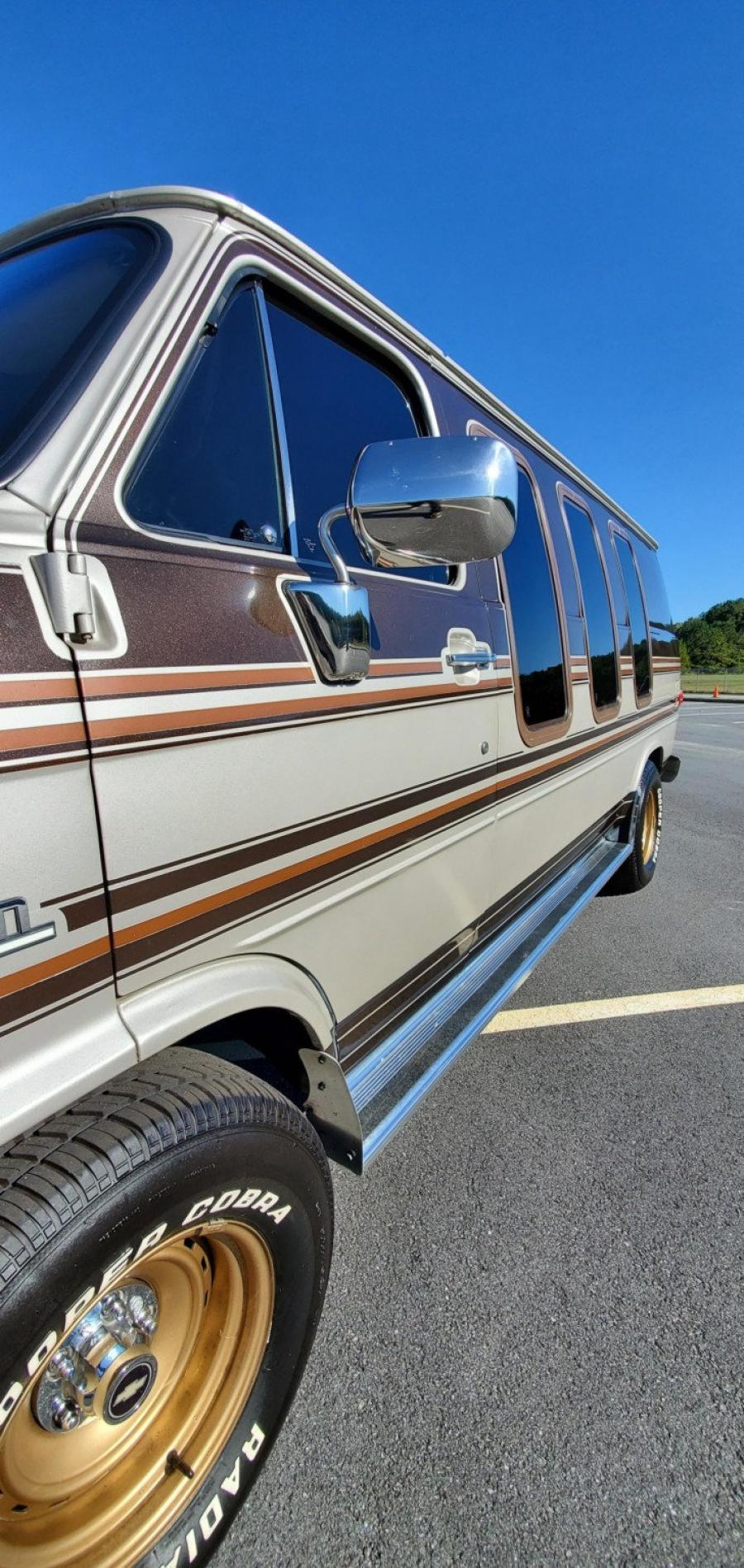 Детали экстерьера Chevrolet G20 Conversion Van  (CG21305) 1988 года  (фото 77 из 257)